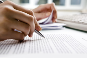 Lee más sobre el artículo ¿Todo listo menos la tesis de posgrado? La realidad detrás del «síndrome TMT»